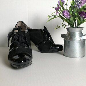 Dana Buchman Lace-Up Black Oxford Heels - Size 9.5
